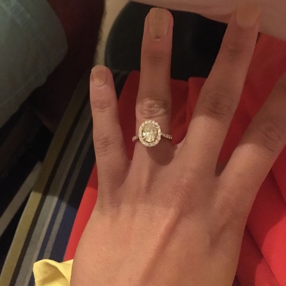 1.41 carat oval center w/rose gold pavé halo band - Picture 3 of 6